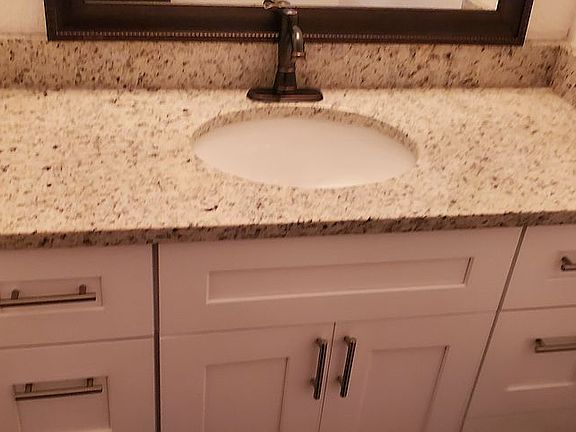 4th image of 110 E Saint Johns Ave
