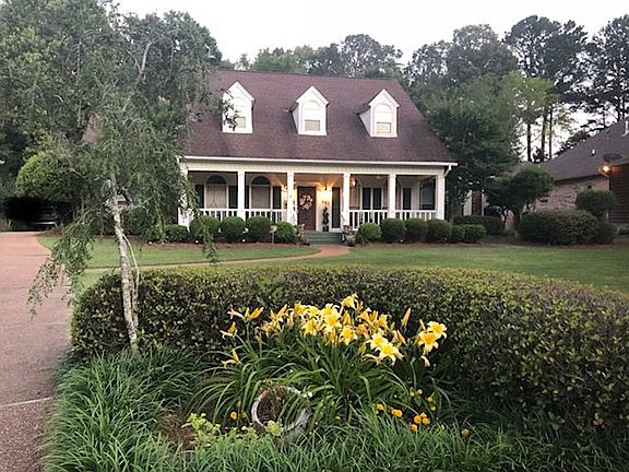 3rd image of 580 Hickory Pl