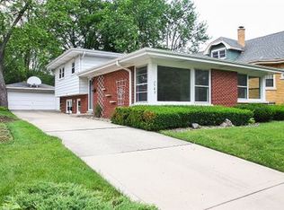 302 S Louis St, Mount Prospect, IL 60056
