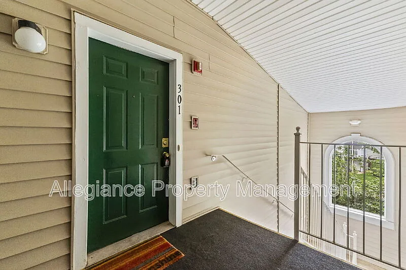 Building Photo - 45490 Whistling Ter #301