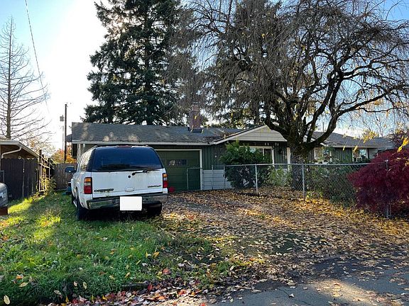 4th image of 11911 NE 79th St