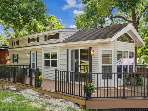 26090 223rd Ave, Delhi, IA 52223