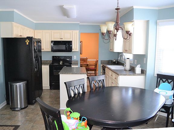 5th image of 8846 Anna Ct