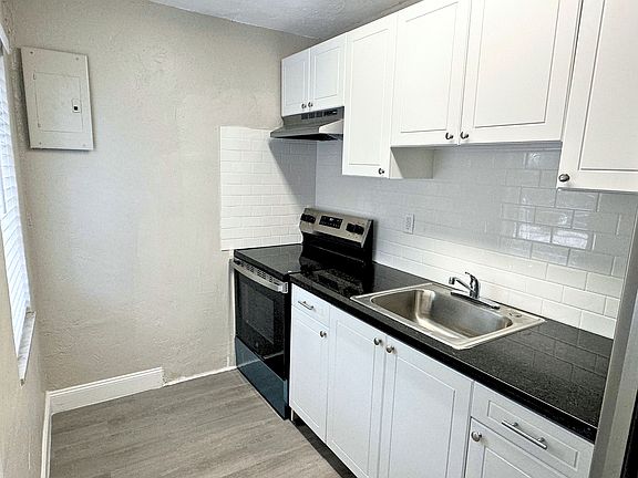 4th image of 300 NE 4th St #7