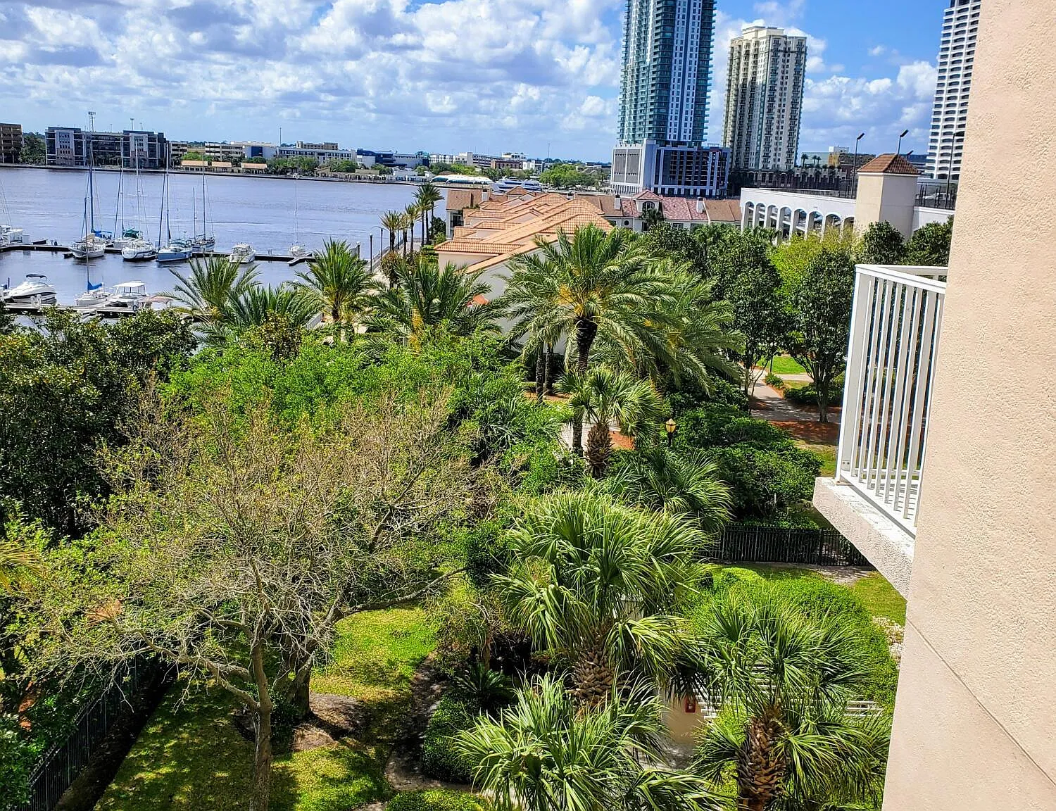 3 bed, 2.5 bath, 1800 sqft, $3,500 — Photo 4