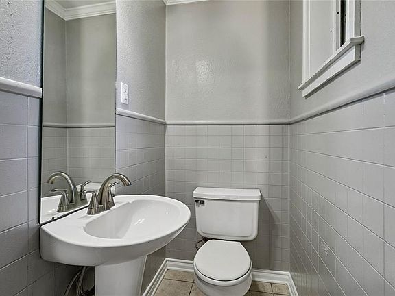 5th image of 301 Maple St
