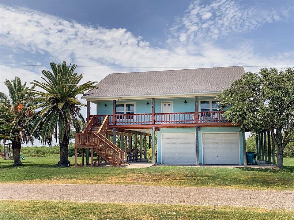 Welcome to laid back living in the quaint community of Schicke Point!