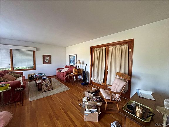 3rd image of 8 Fairway Dr