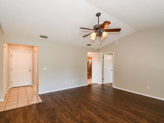 5th image of 9613 Villiers Dr N
