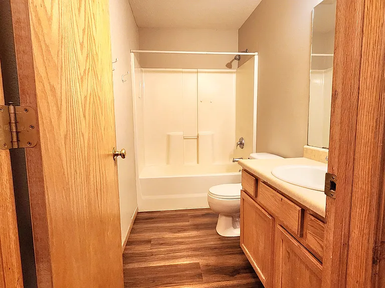 1043 Butler Ave — Photo 11