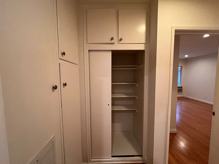 Blairwood Winchester (#232) — Photo 6