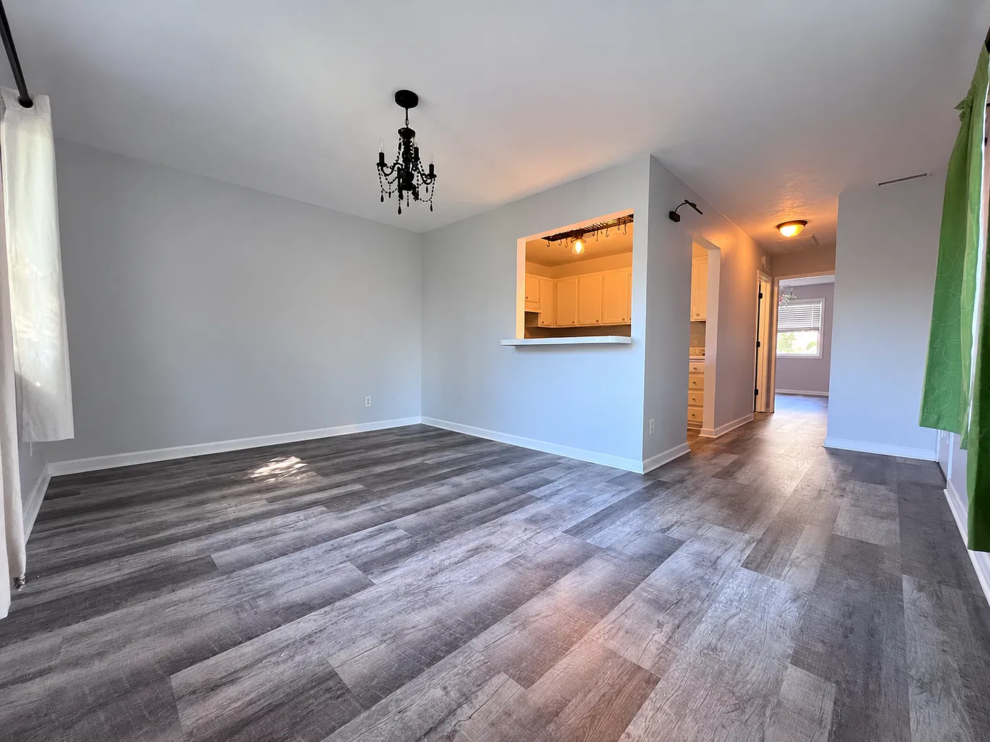 Charming 1 Bedroom, 1 Bathroom on Hayden Island with Pool, Gym & Tennis Court! — Photo 3