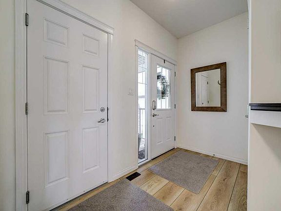 3rd image of 286 Twinriver Rd W