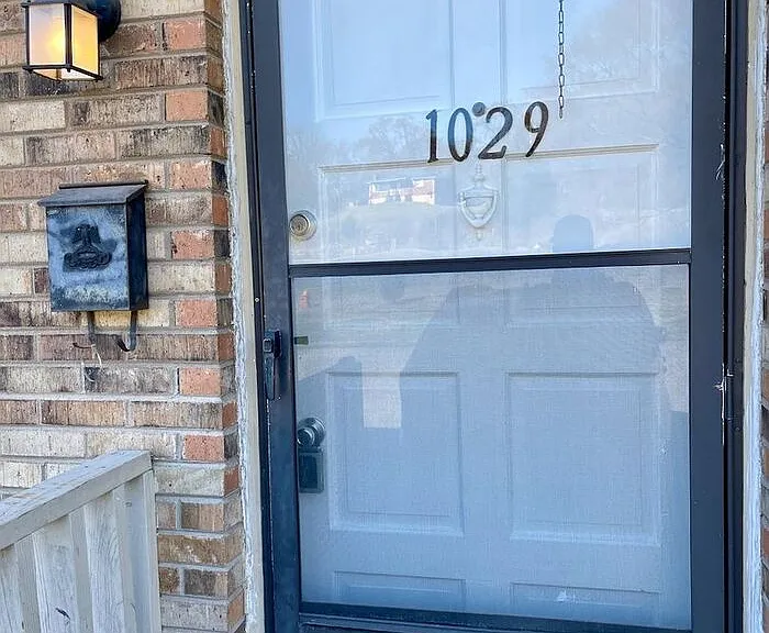 1029 Harold Dr — Photo 6