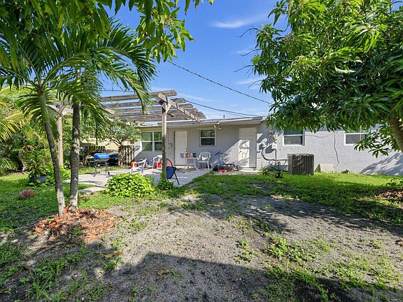 3rd image of 1209 W 26th Court