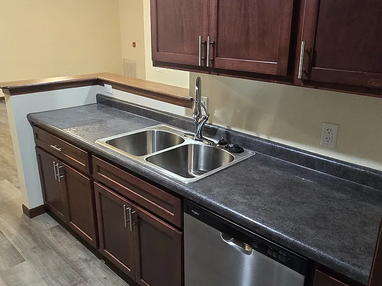 Park Ridge Apartments — Photo 19