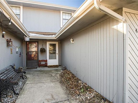 3rd image of 420 NW Nottingham Ln