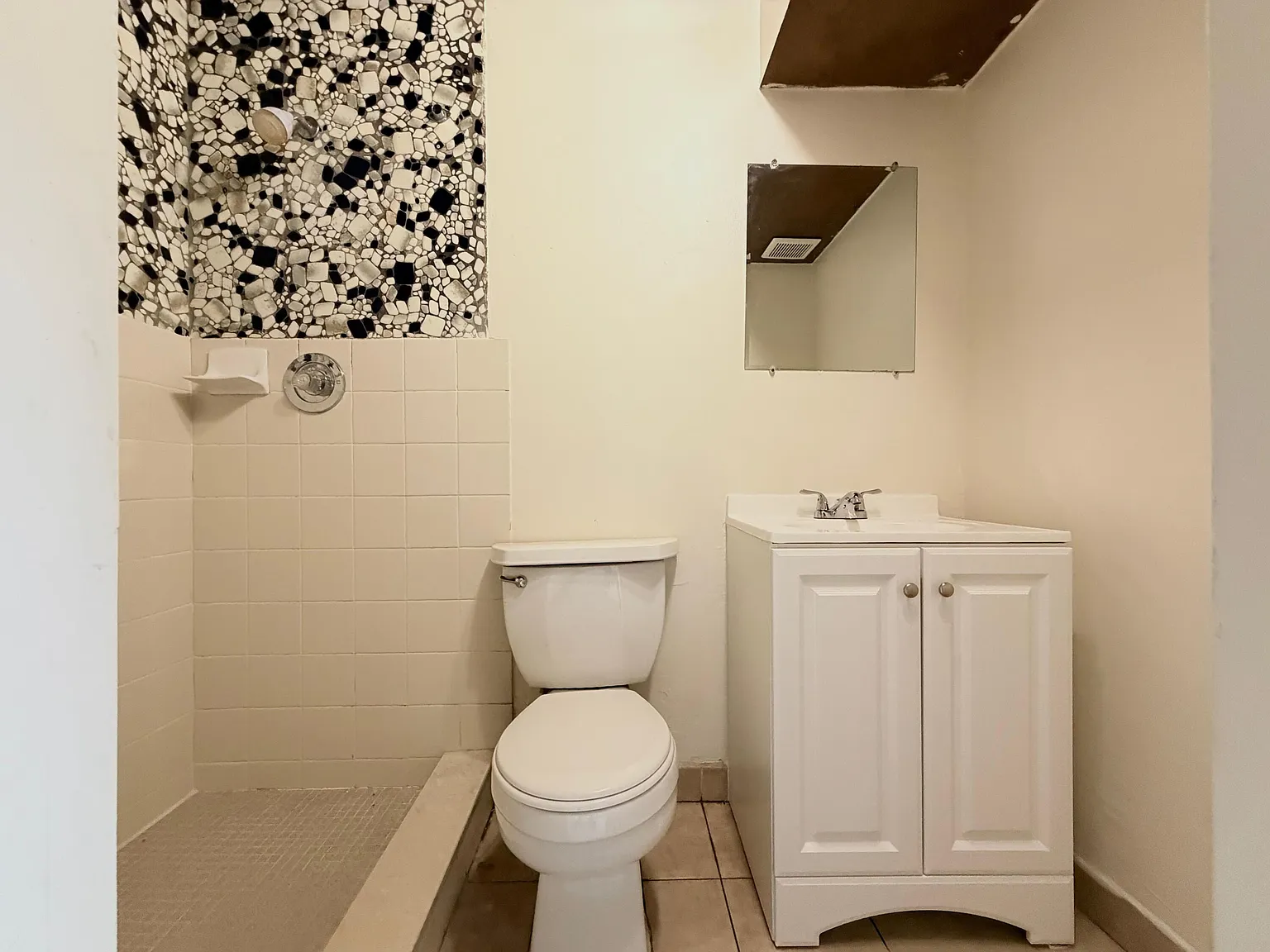 3 bed, 2.0 bath, 1178 sqft, $2,500 — Photo 3