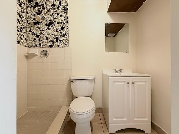 3rd image of 735 46th St