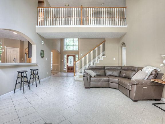 2nd image of 27 Hollow Glen Pl
