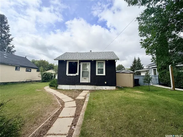 1261 109th STREET, North Battleford, SK S9A 2E7