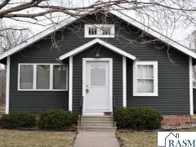 1st image of 213 Brown St W
