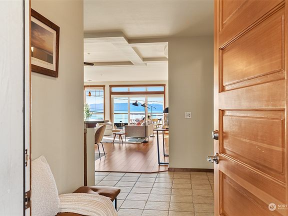 4th image of 22226 Cliff Avenue S #203
