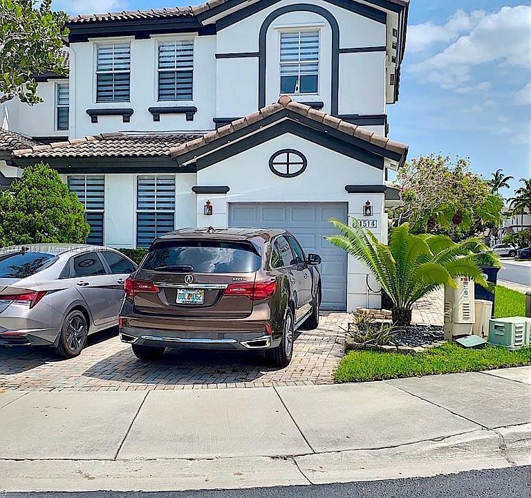 1st image of 11514 NW 77th Ln
