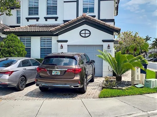 11514 NW 77th Ln, Doral, FL 33178