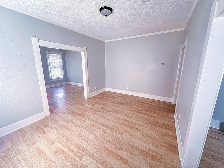 1107 Avenue A — Photo 20