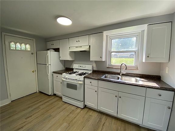 3rd image of 1002 Hartman St