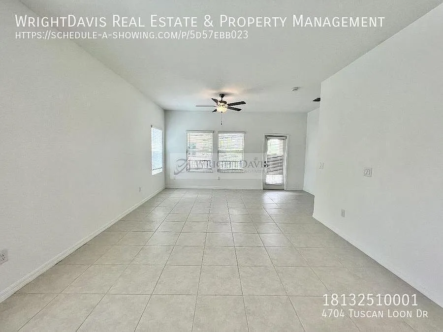 Palm River 3/2.5 Townhome — Photo 4