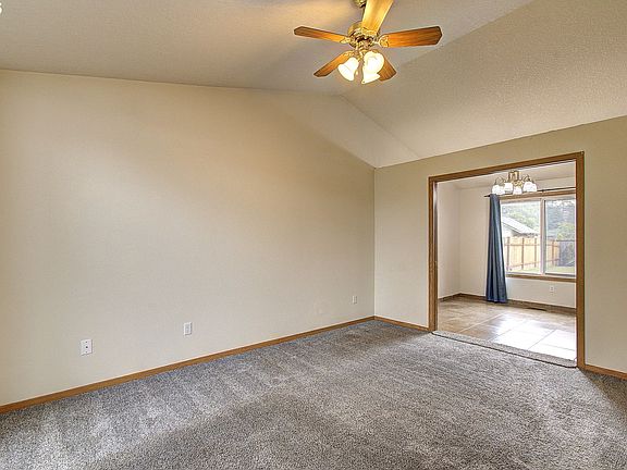 4th image of 4007 NE 136th Ct