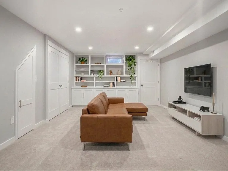 Den/2nd living area, lower level