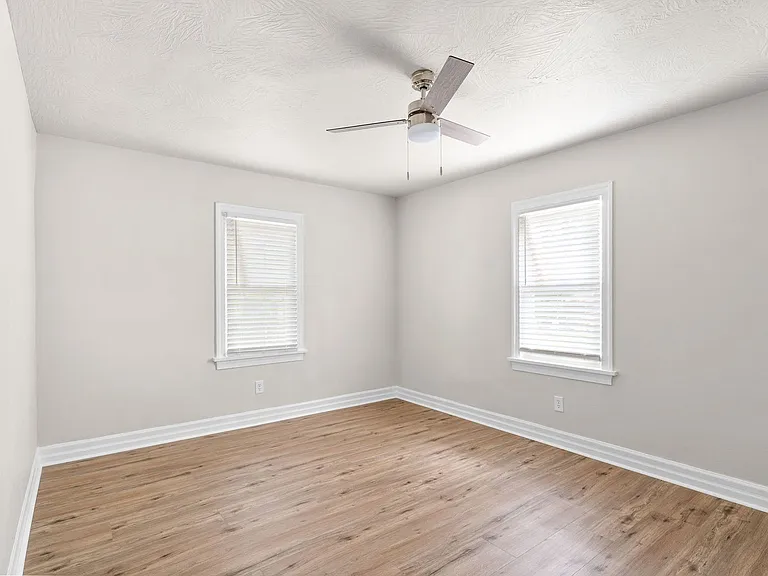 1430 S Campbell Ave — Photo 14