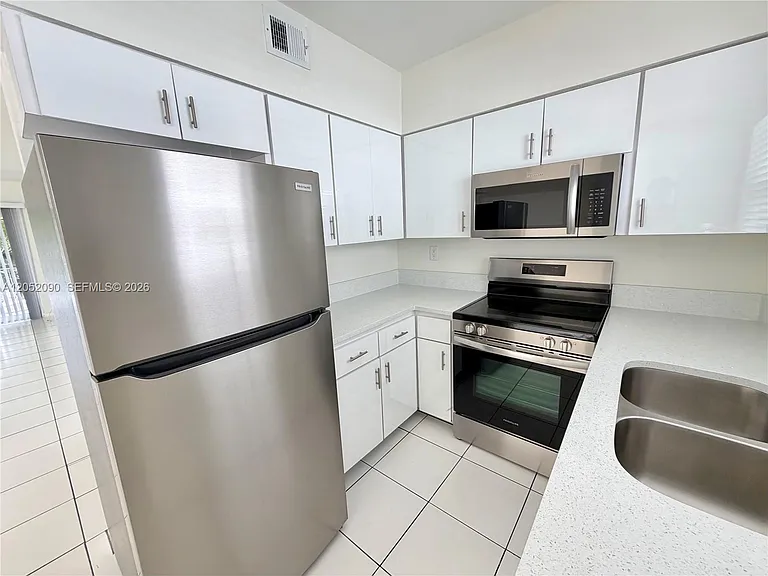 2352 NE 9th St #B — Photo 9