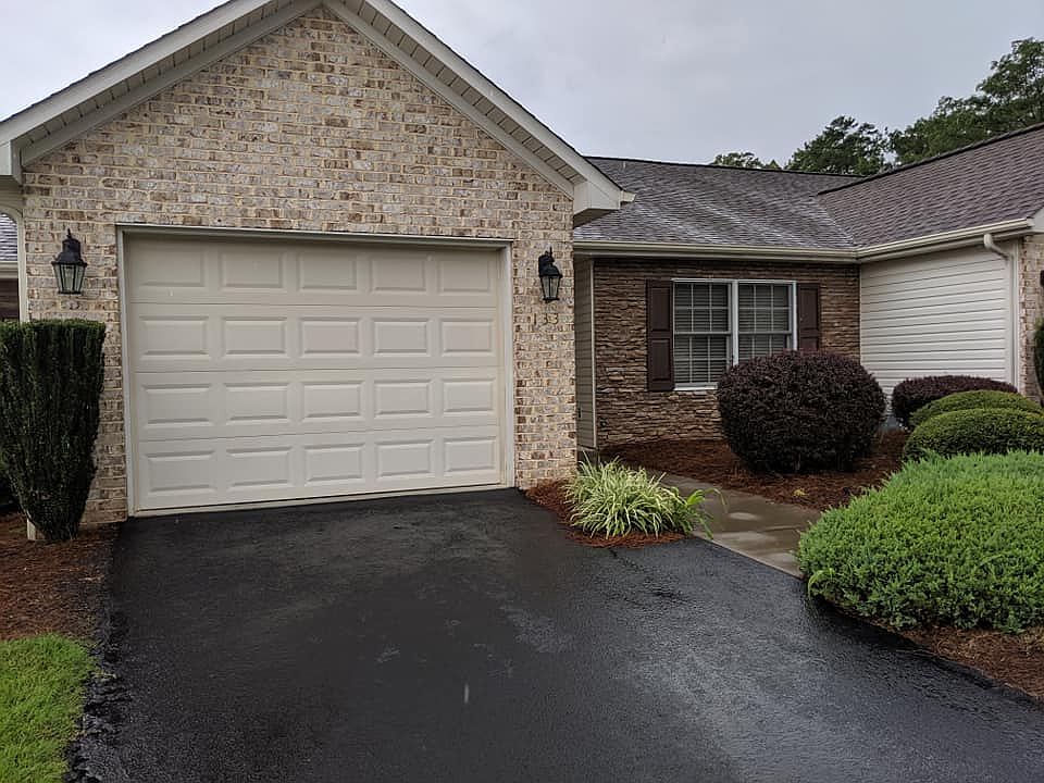 1st image of 133 Charles Towne Dr