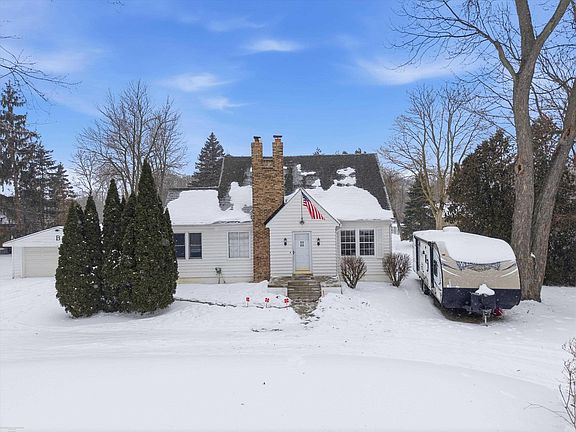 3rd image of 38181 Hayes Rd