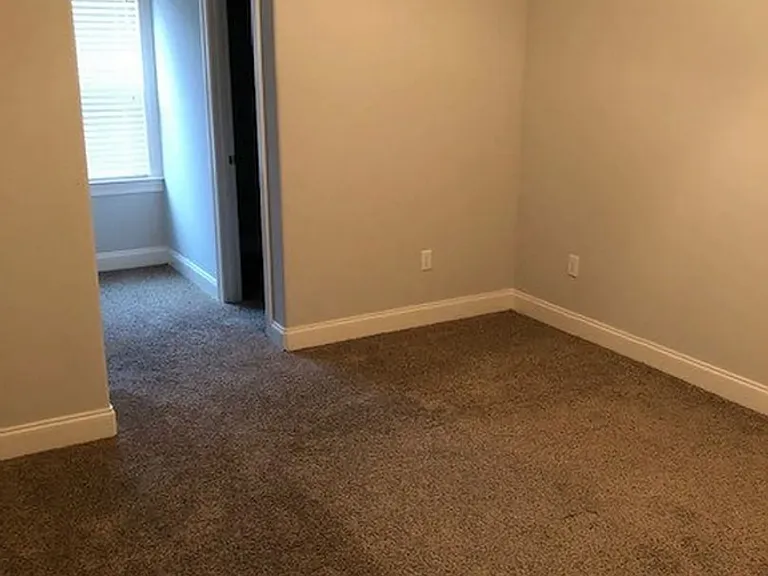410 Walker Cir — Photo 15