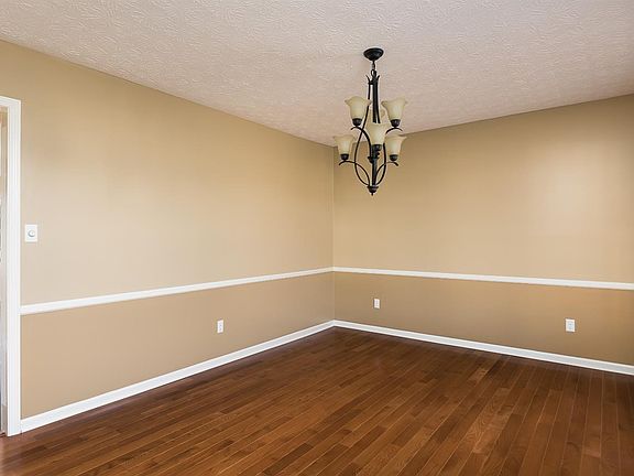 5th image of 483 Parkside Ct