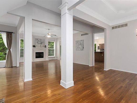 4th image of 12707 W 122nd St