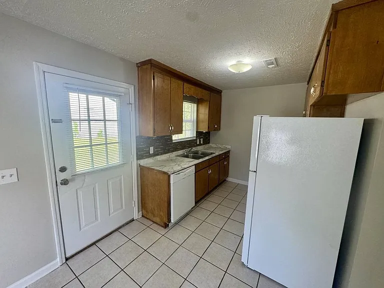 315 Pleasant Rd — Photo 2