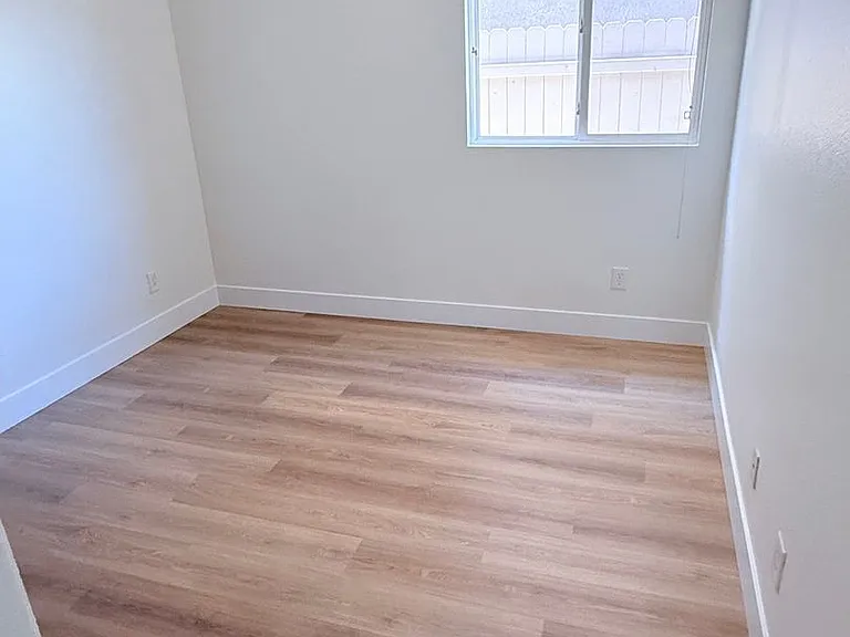 13403 Hawthorn Ave — Photo 17