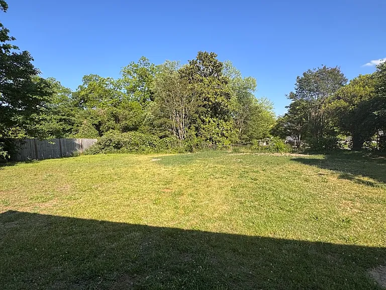 304 N Leach St — Photo 10