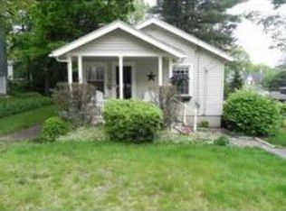 3 Dennett St, Hopedale, MA 01747