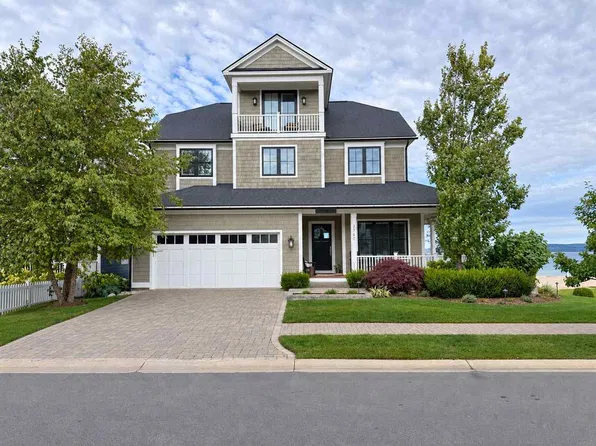 3760 N Beach St, Bay Harbor, MI 49770