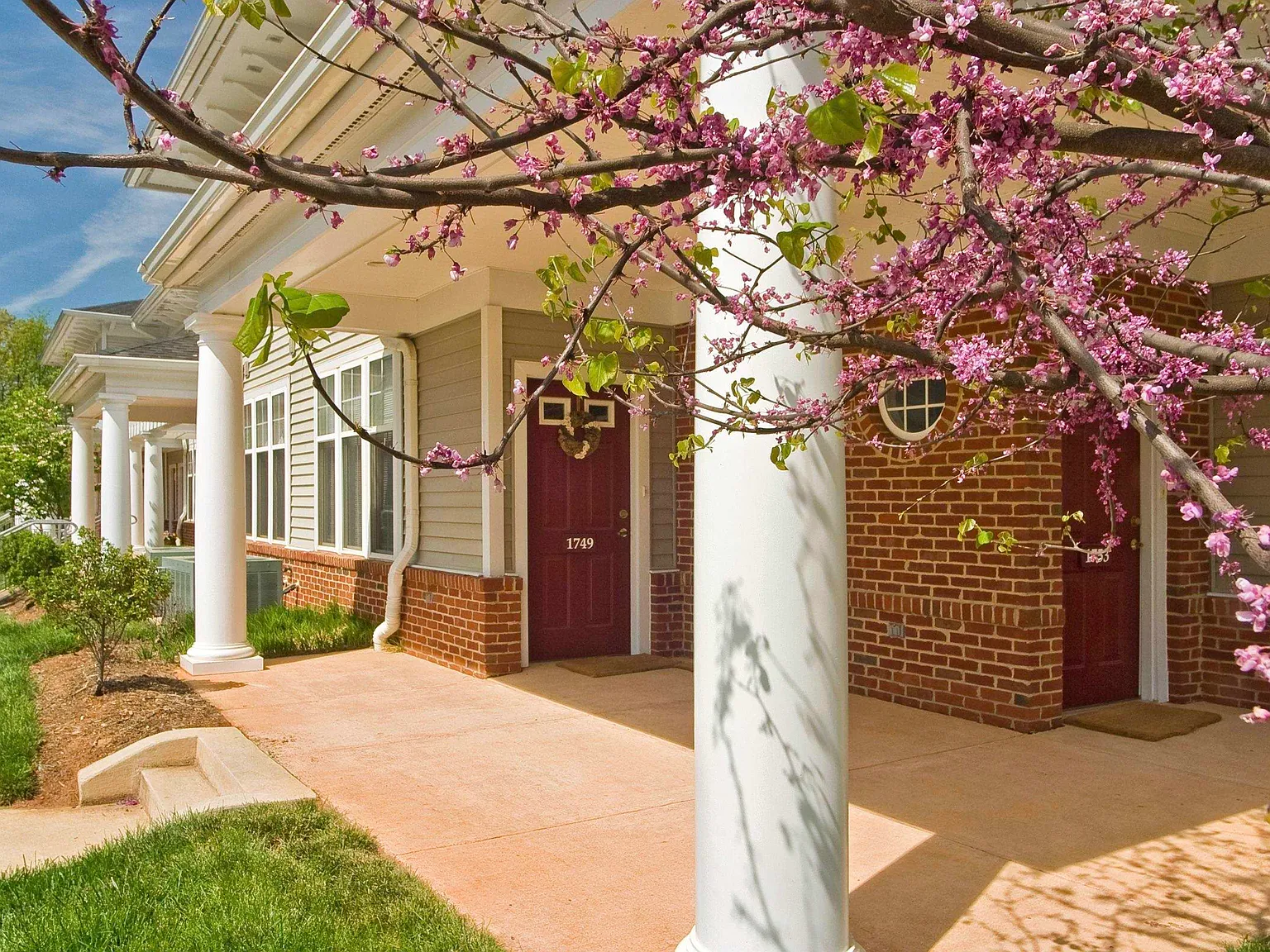 2 bed, 2.5 bath, 1302 sqft, $2,035 — Photo 1