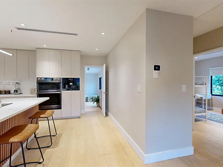19 SW 19th St — Photo 30