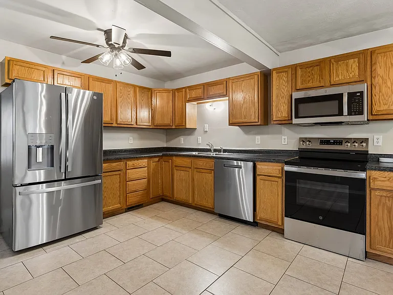 3915 Crown Point Ave — Photo 8