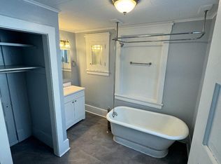 602 E Grove St APT 2B, Bloomington, IL